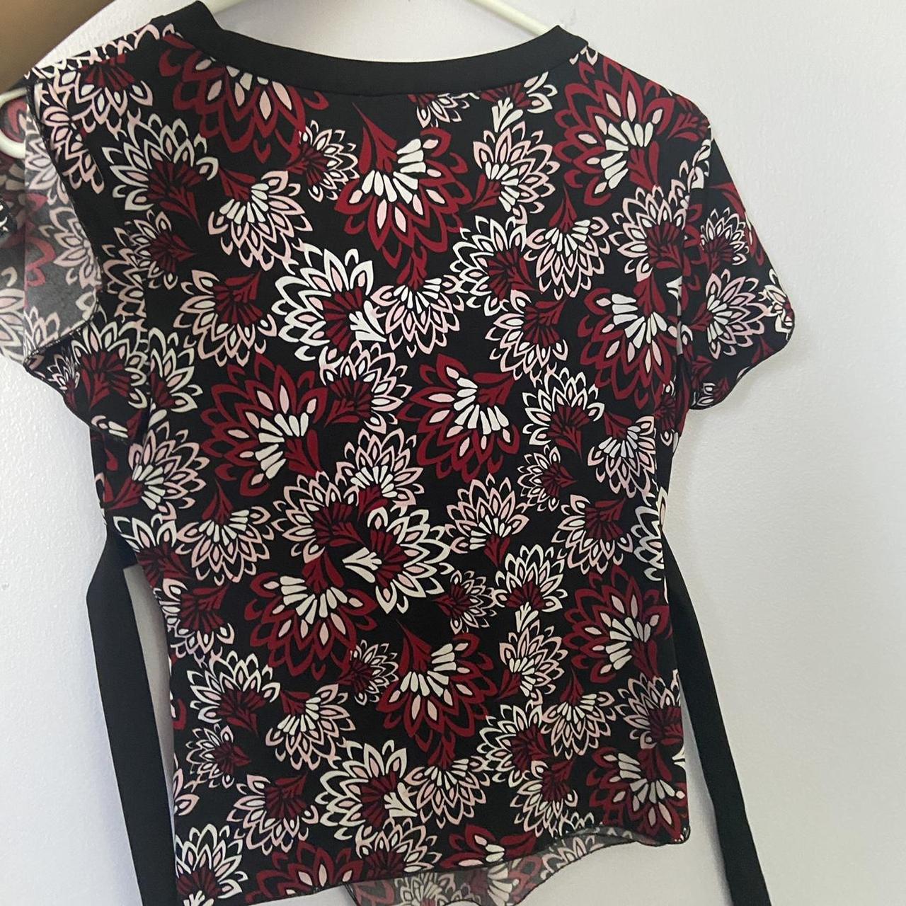 Product Image 3 - Cute flower print top. Has