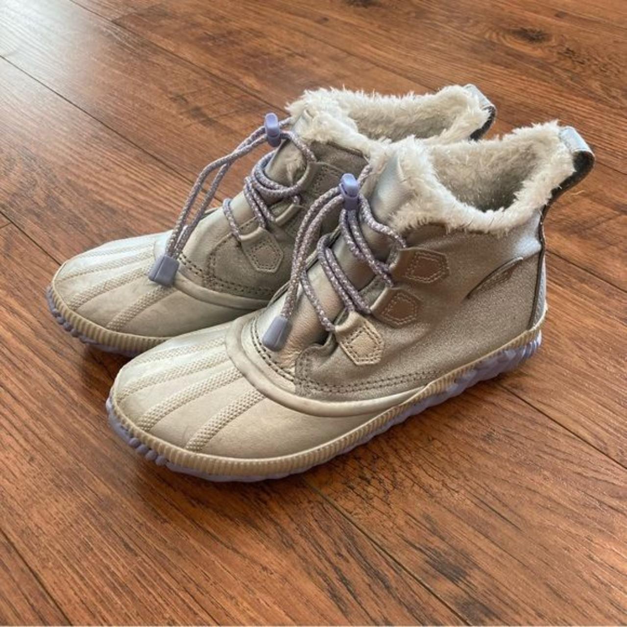 Disney Sorel Duck Boots in Girls Size 6 which also... Depop