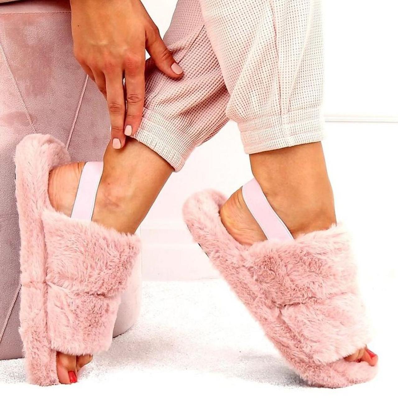 Slippers discount fluffy sliders