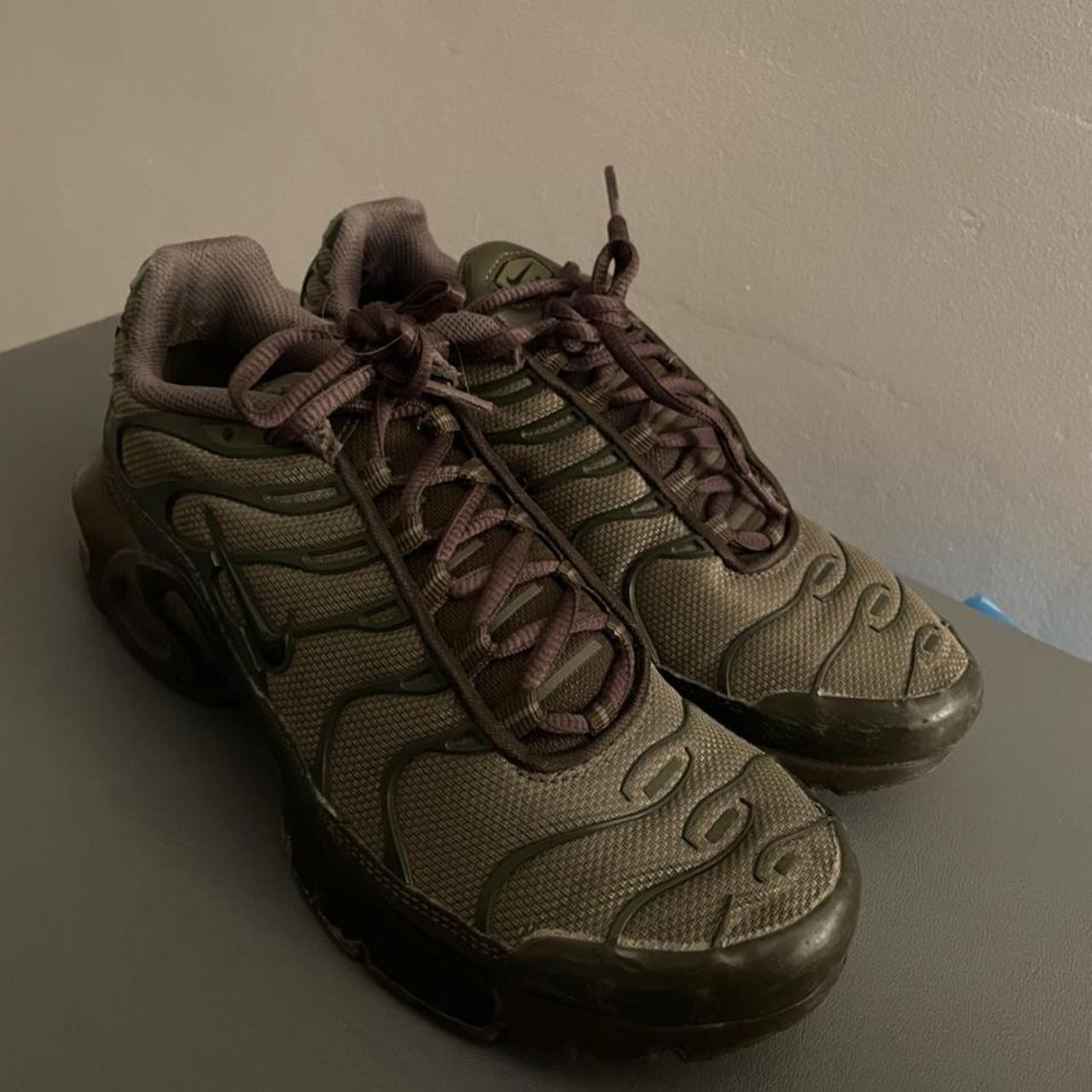 khaki green nike tns