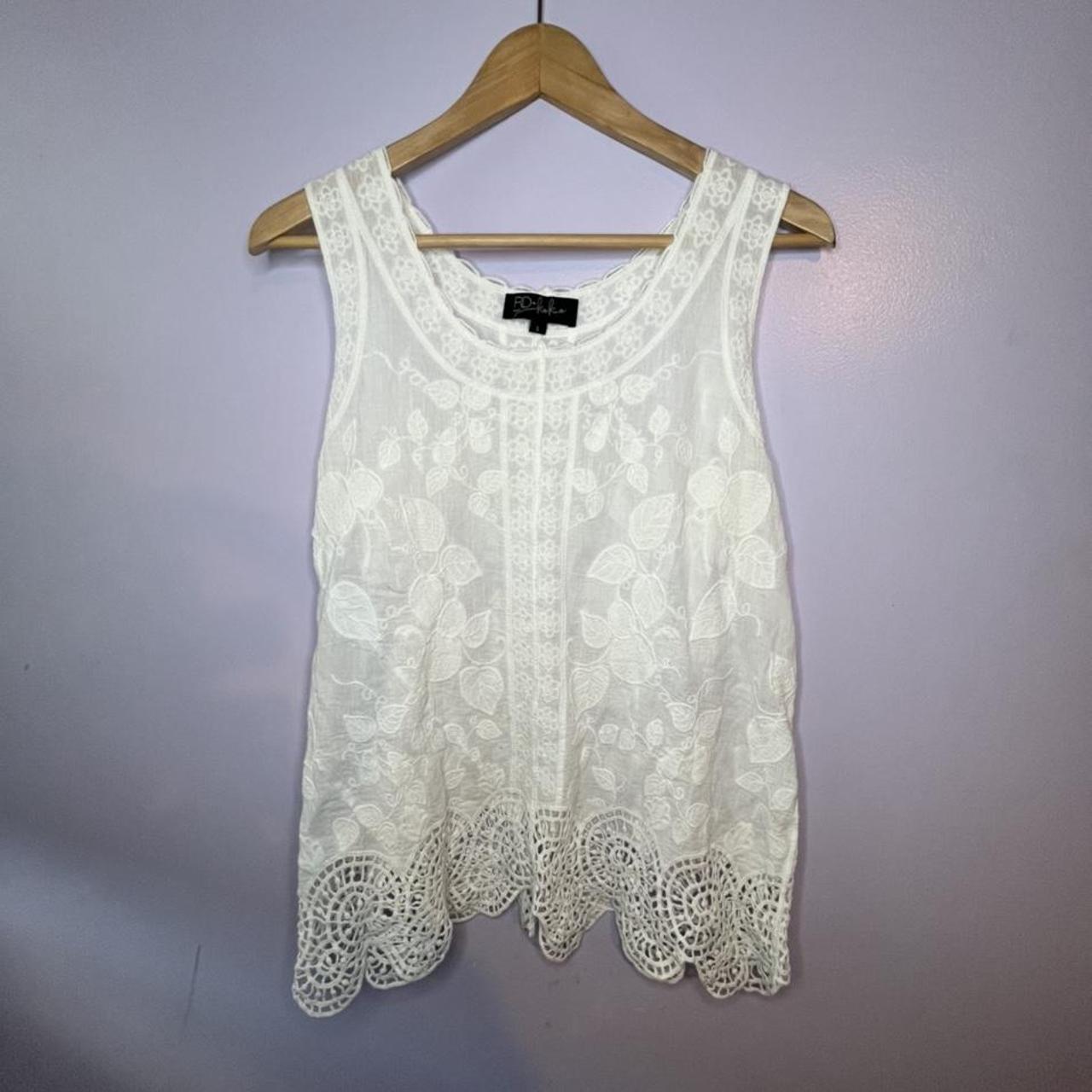 Product Image 1 - Light weight cute top!