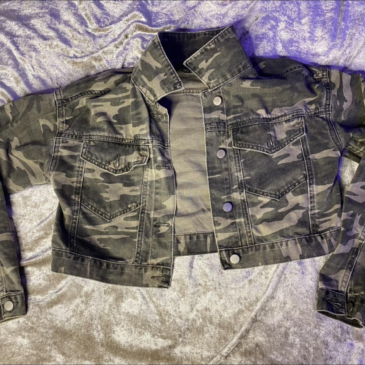 ⚡️khaki green camo cropped denim jacket ⚡️size 8... - Depop