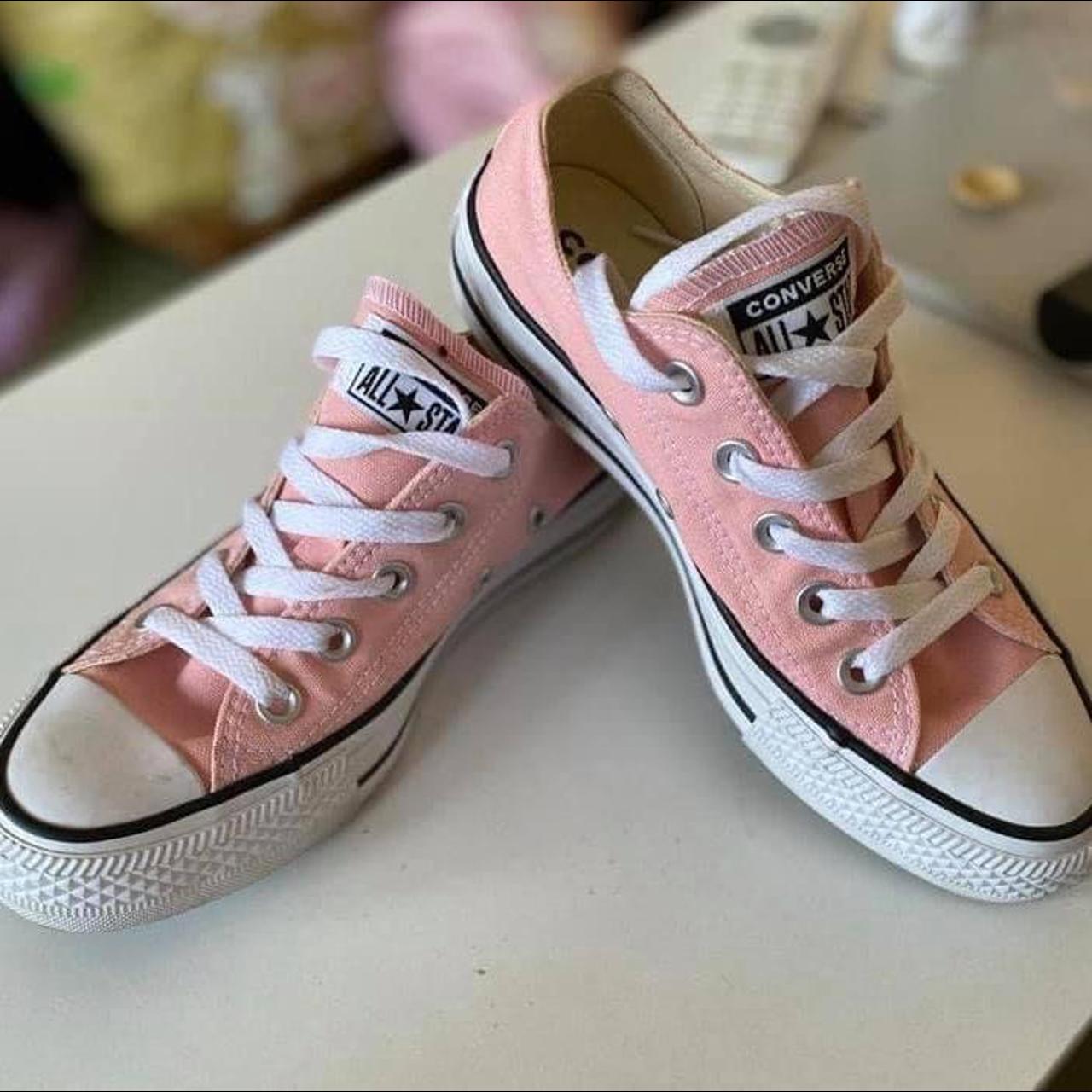 Pink converse 2024 size 4