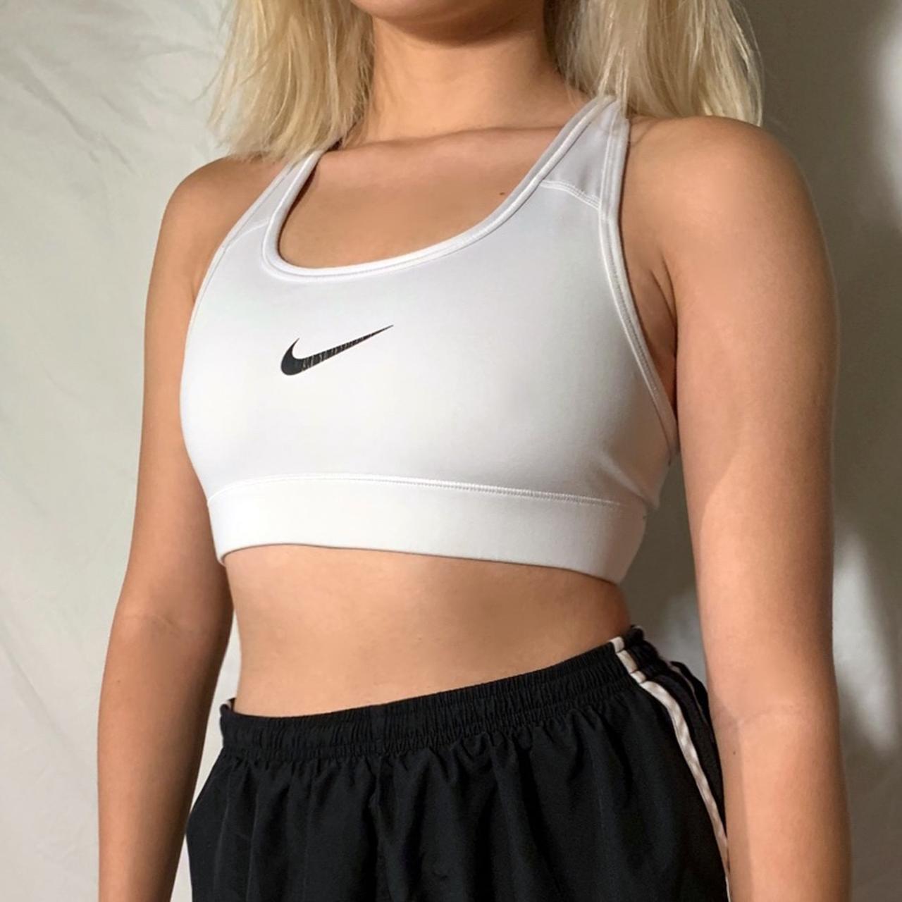 White Nike Sports bra -size: xs -great!! - Depop