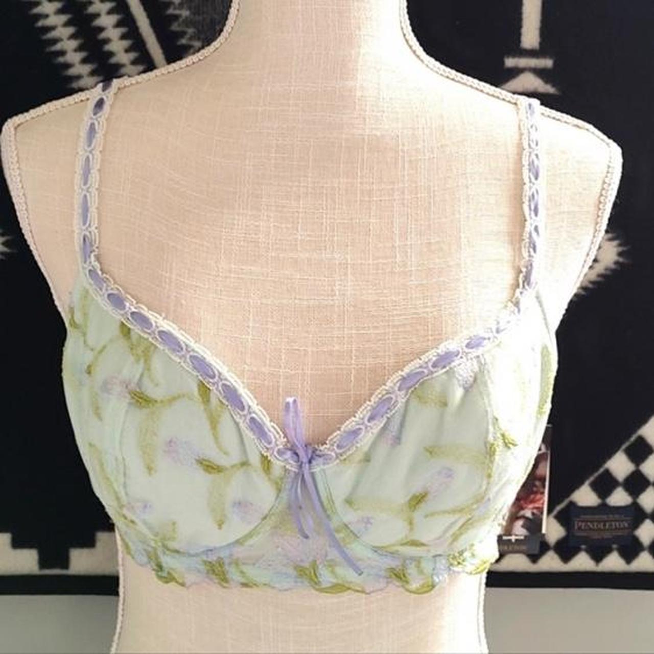Vintage Victoria secret floral embroidered bra - Depop