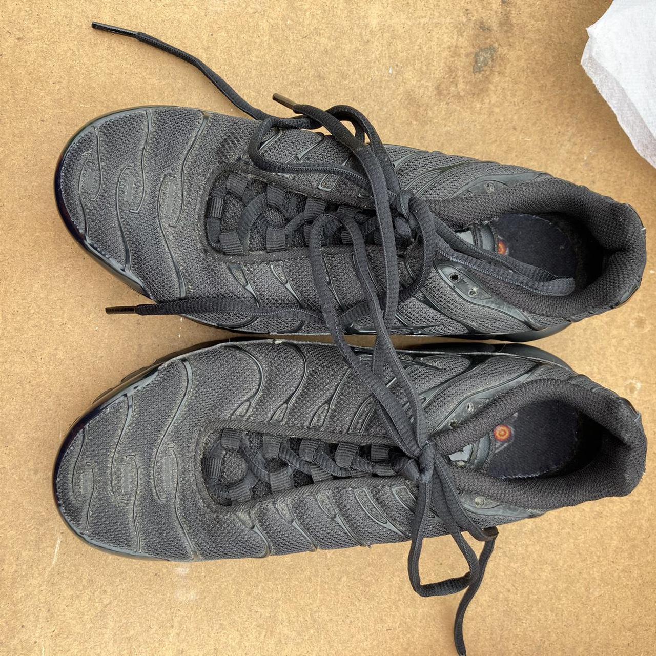 tns in black
