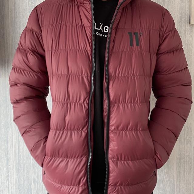 11 degrees puffer jacket Burgundy. Size Medium Worn. Depop