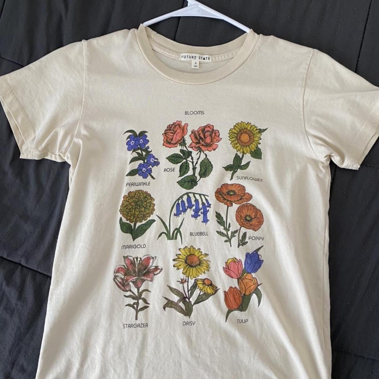 Urban Outfitters Flower Tee - Depop