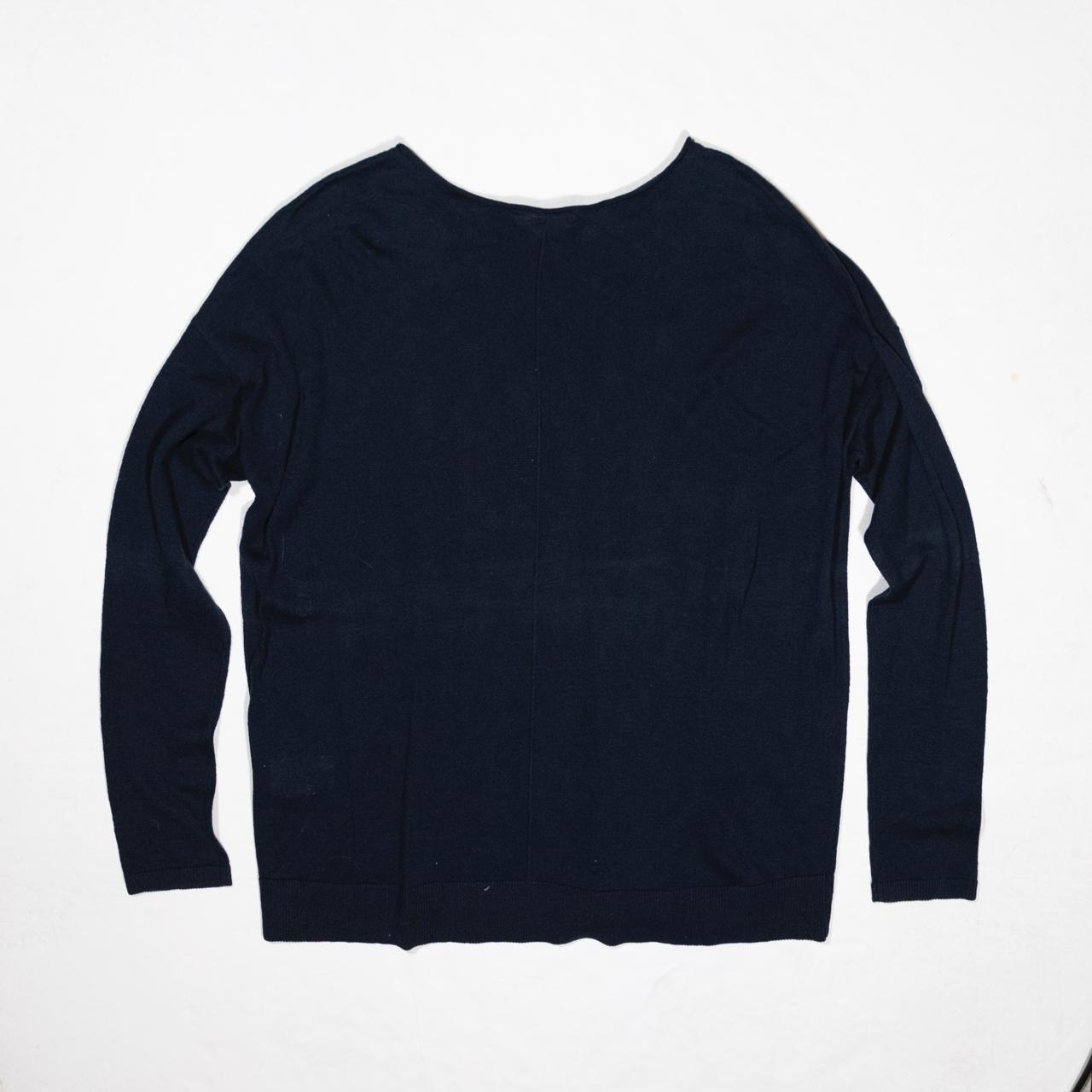 Vince Women's Jumper Depop