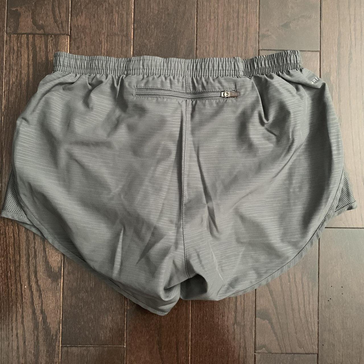 Nike Women's Grey and Silver Shorts (2)