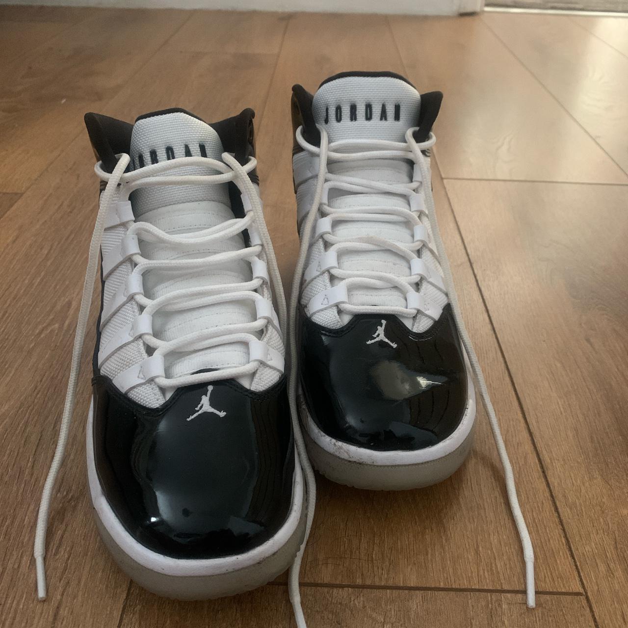 Jordan max hotsell aura white black