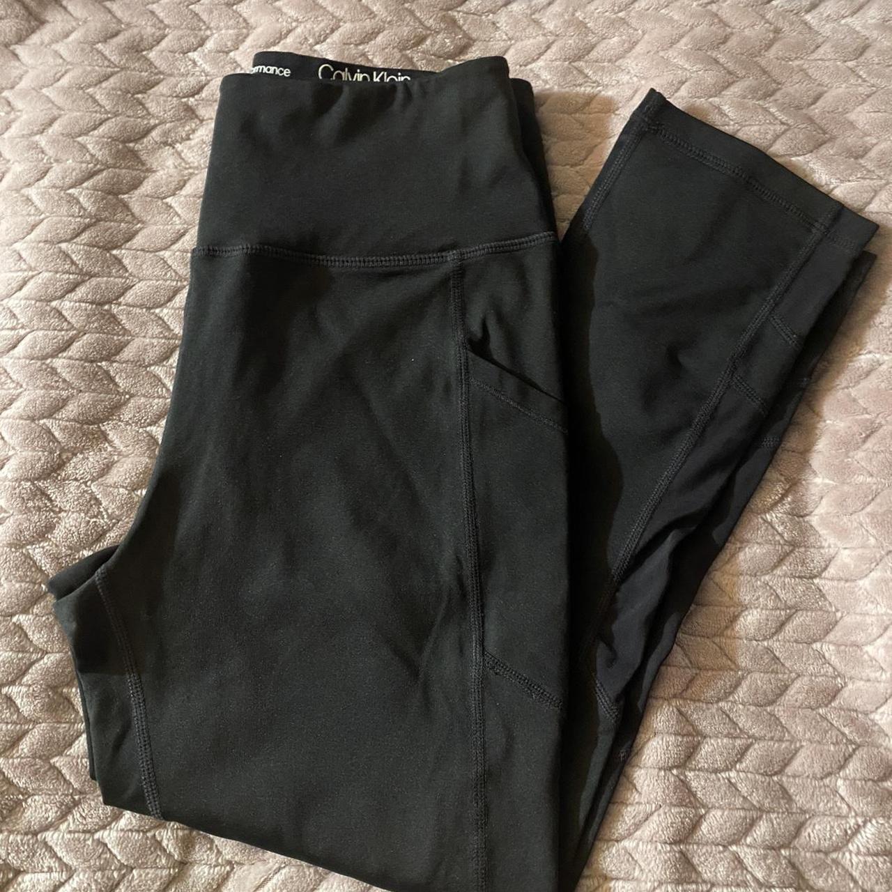 Calvin Klein Capri leggings Never worn HAS... - Depop