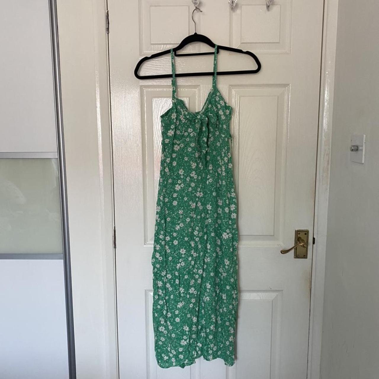 New look green floral midi dress with slit and tie belt - Depop