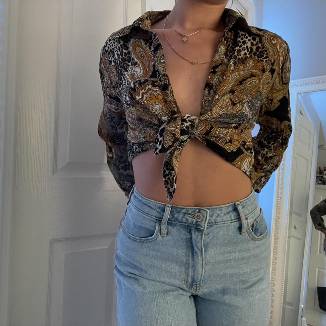 Patterned button down top super versatile and can Depop