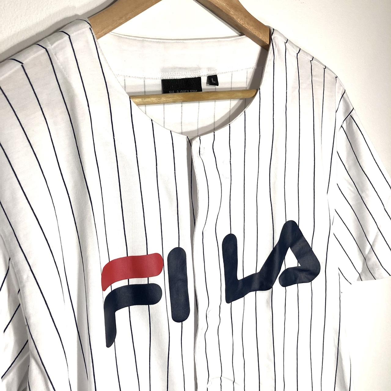 Baseball T Shirt von Fila mit Druckknopfen. Free