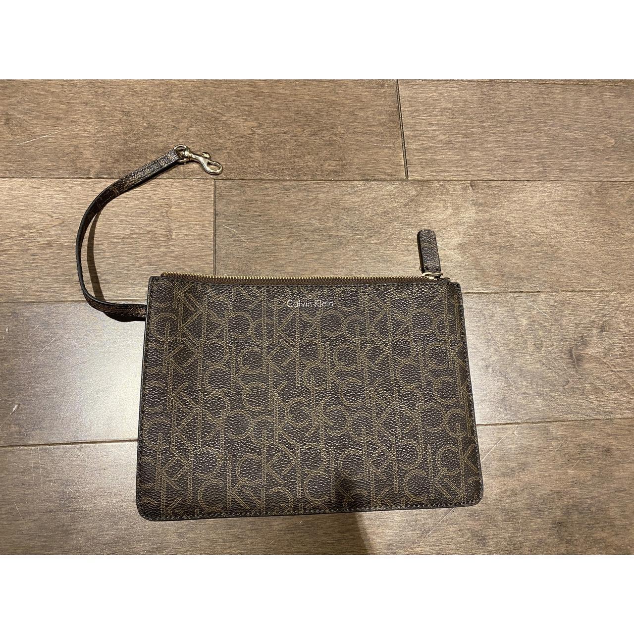 CALVIN KLEIN Calvin Klein Monogram Crossbody. #calvinklein #bags