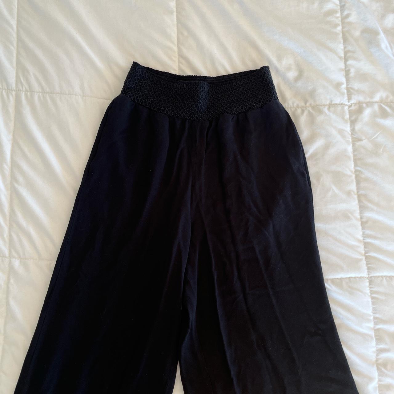 alice + olivia black flowy pants with woven... - Depop