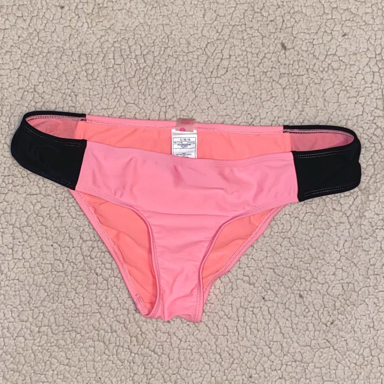 roxy bikini bottom 🌺 -size L -it's in great... - Depop
