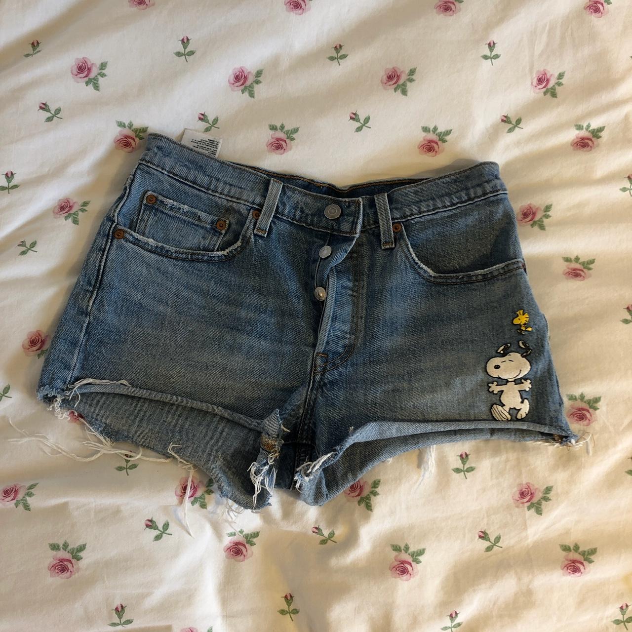 Snoopy cheap levis shorts