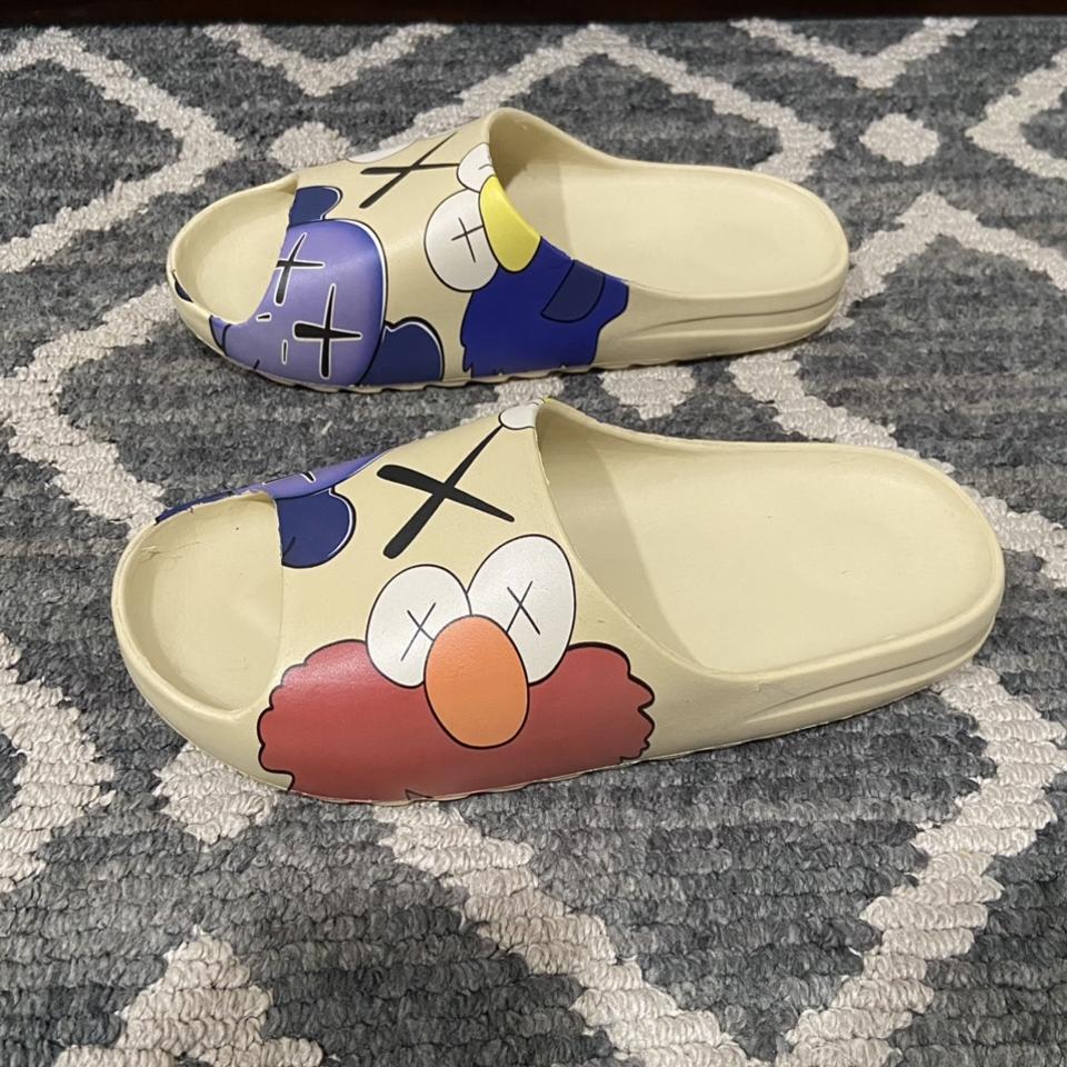 Yeezy elmo online slippers