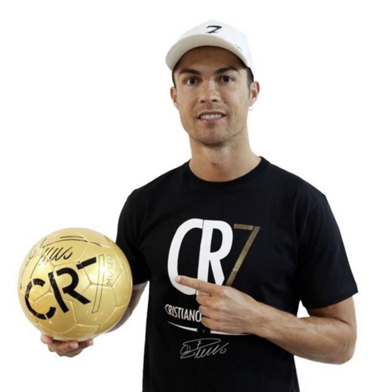 Cristiano ronaldo hot sale signed ball