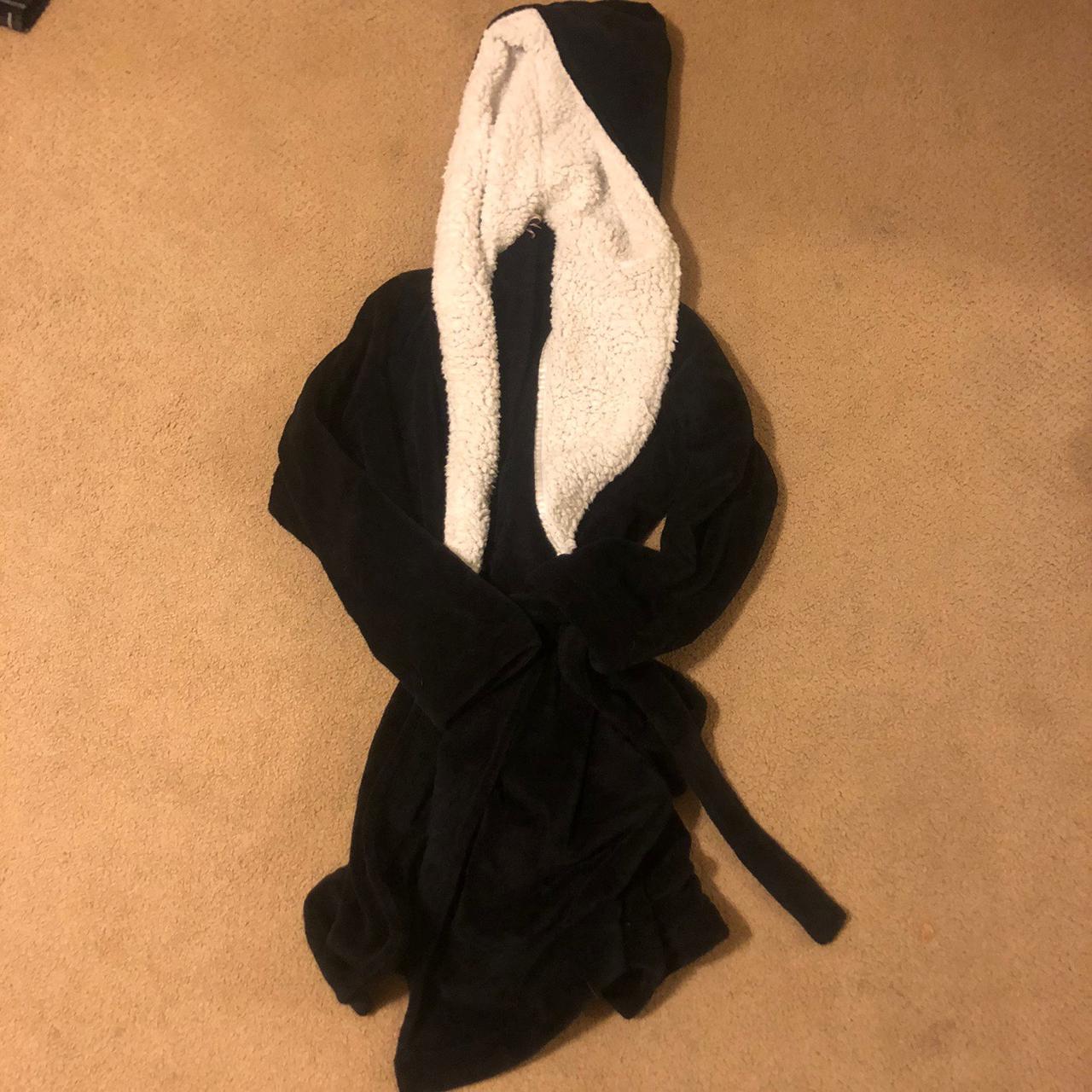 Victoria secret fluffy robe, amazing condition only... Depop