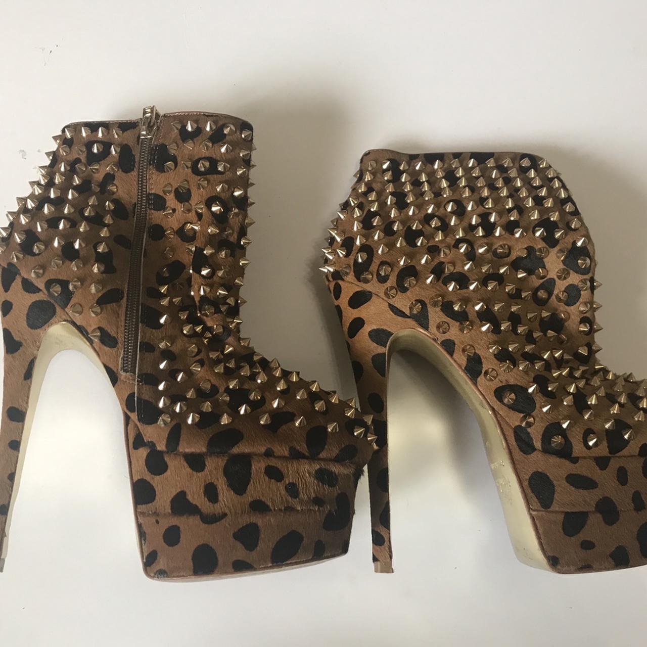 Leopard print boots top with studs