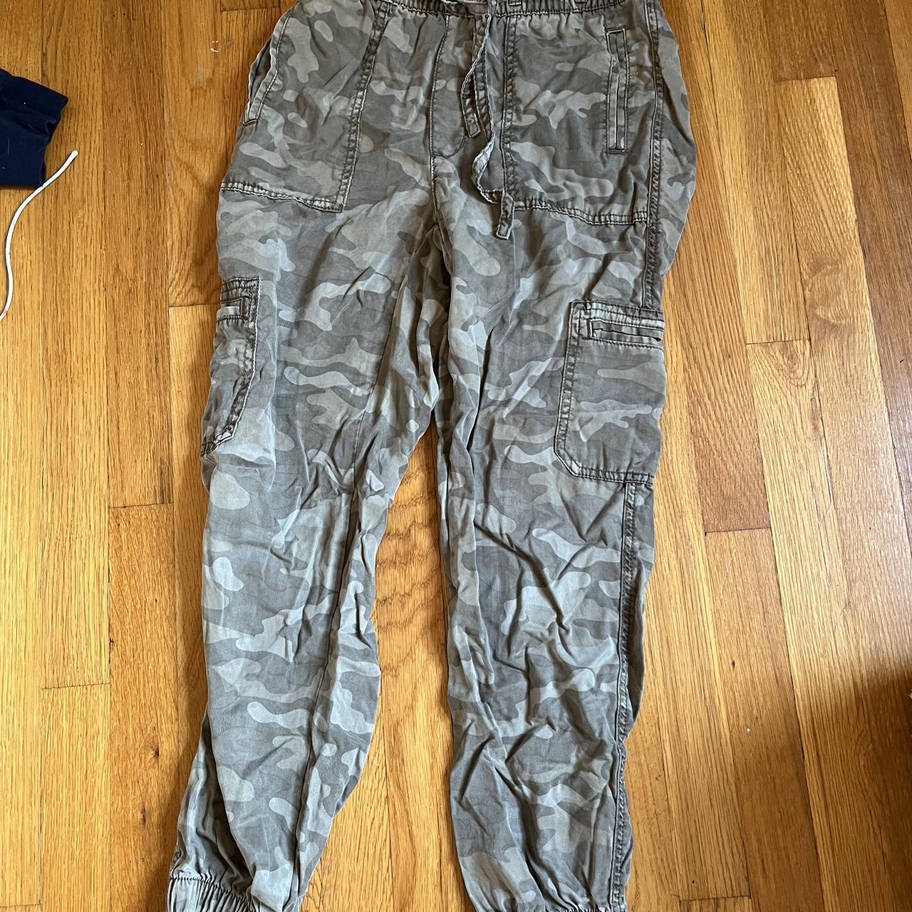 american eagle cargo pants!! super cute and comfy... - Depop