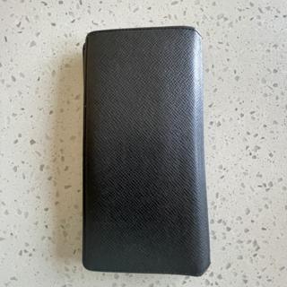 Black Louis Vuitton men's wallet bi fold - Depop