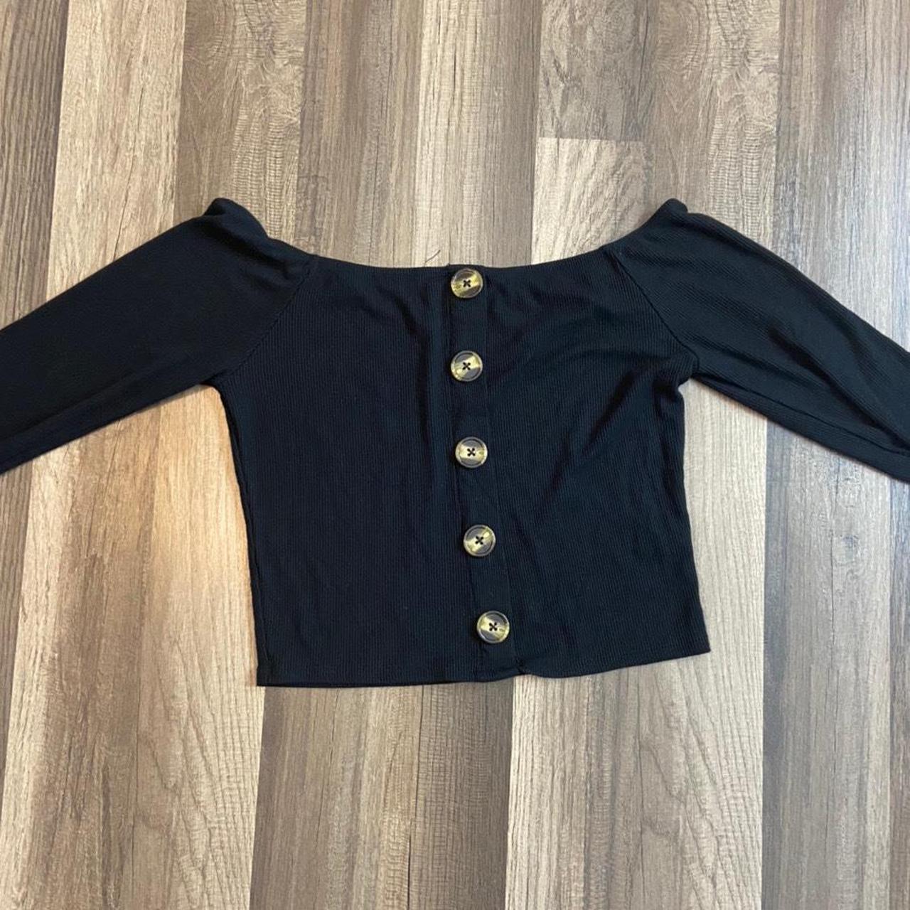 Product Image 2 - black croptop with buttons ꨄ!

MESSAGE
