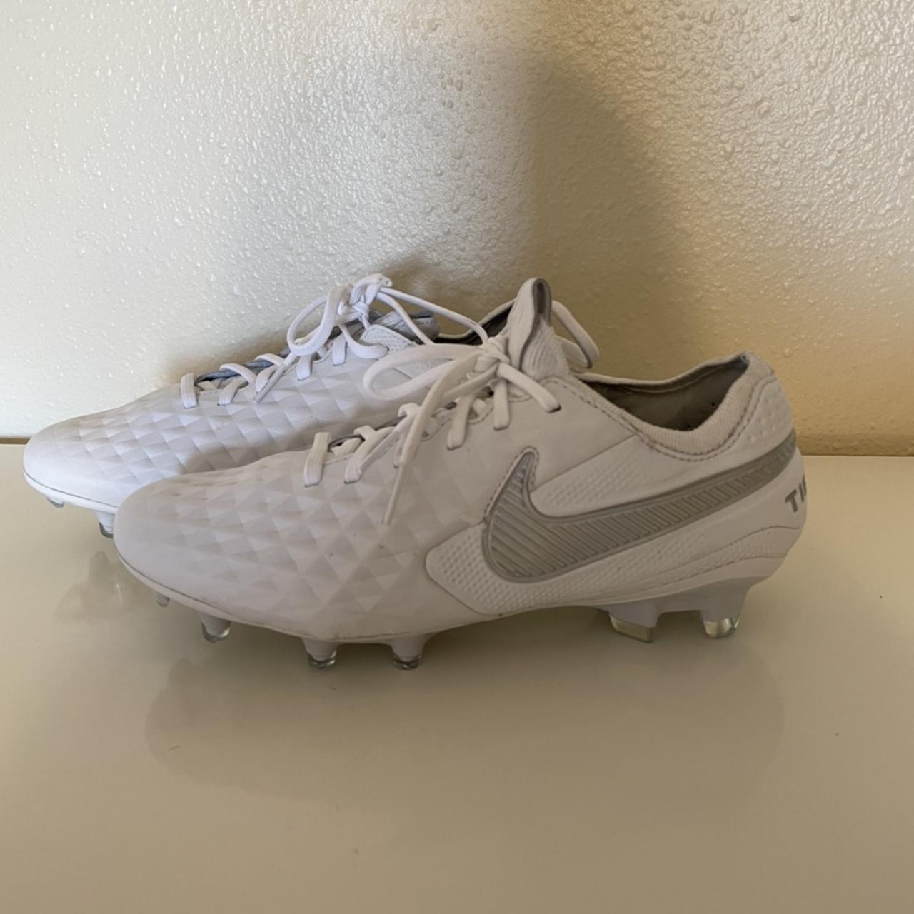 Nike Women's White and Silver (2)