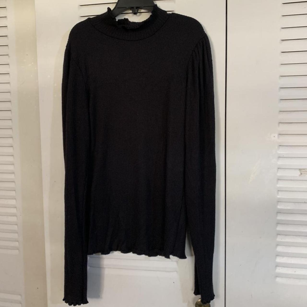 Soft turtle neck shirt With shoulder accent - Depop