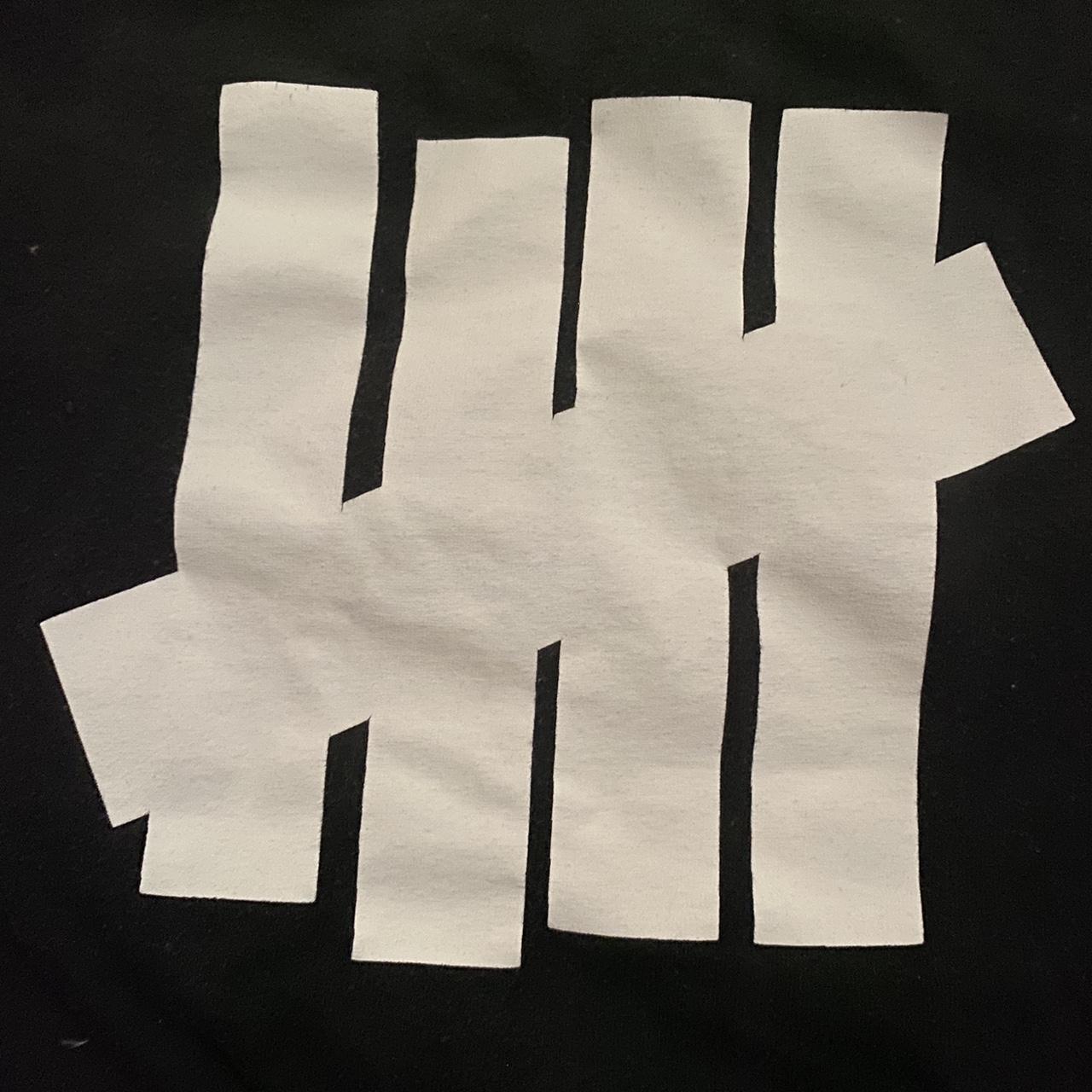 Undefeated Men's Black and White T-shirt (2)
