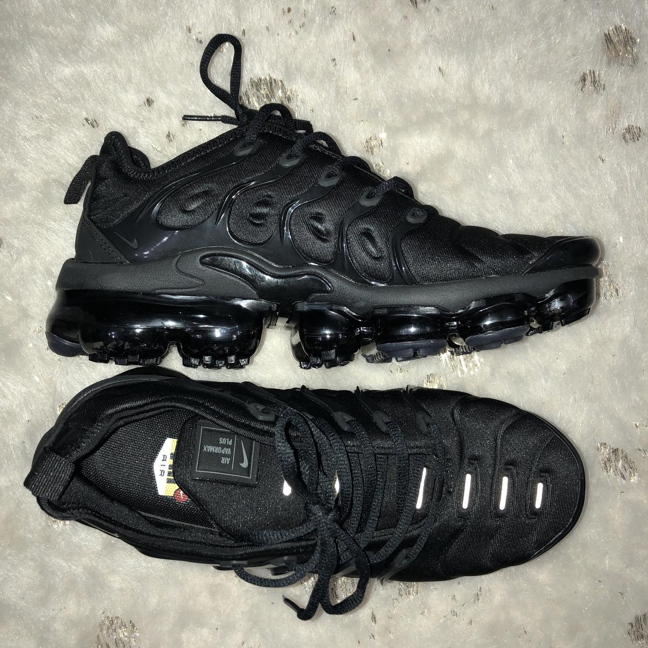 vapormax plus negras y doradas