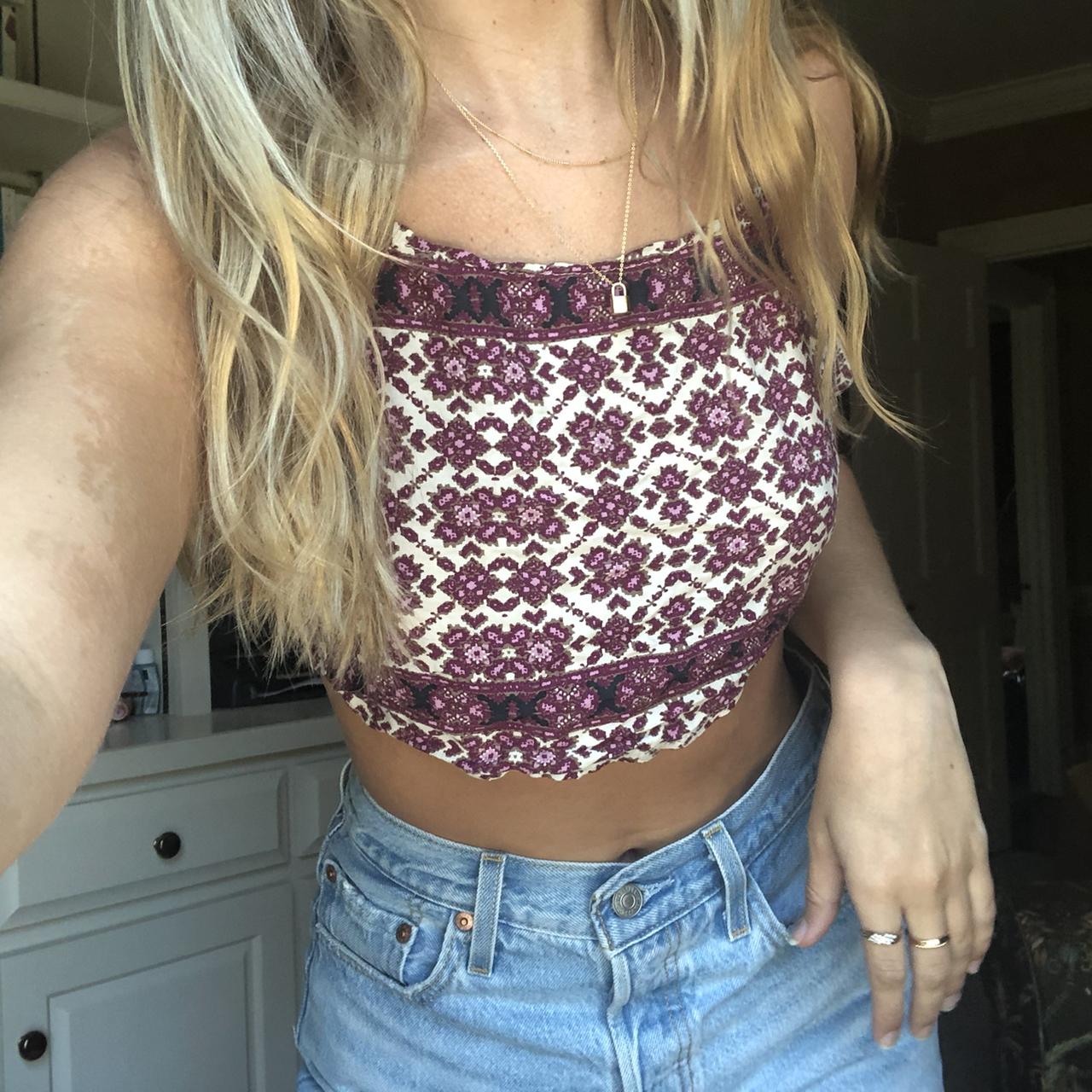 HIGHLY sought after BRANDY MELVILLE EDEN TOP 🧸💗 This