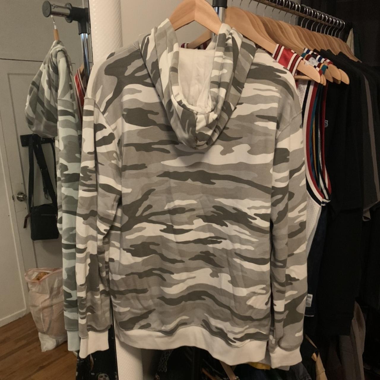 Forever 21 Men's Grey and White Hoodie | Depop