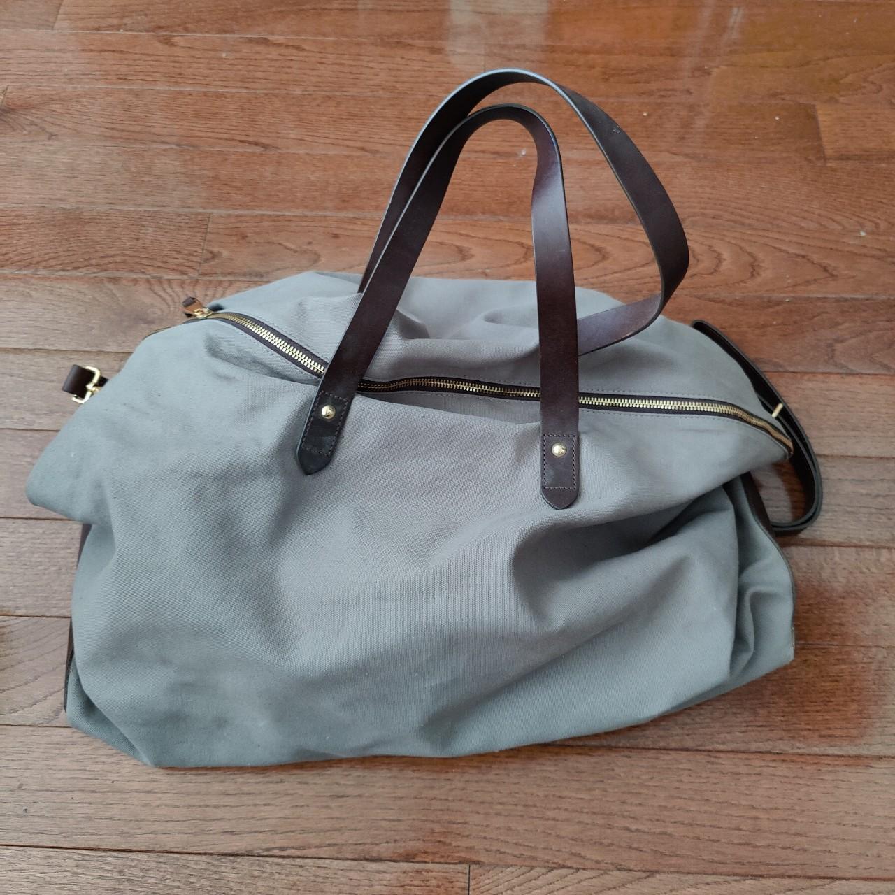 Product Image 2 - Cuyana Weekender Bag Charcoal Grey

Leather