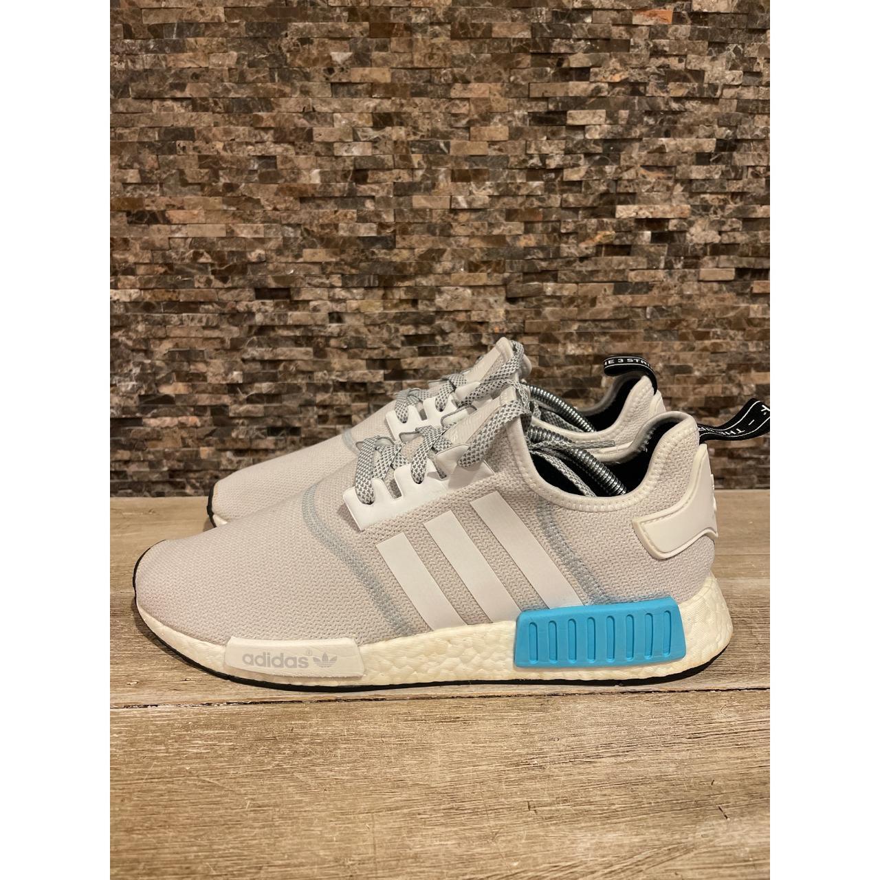 nmd r1 three stripes