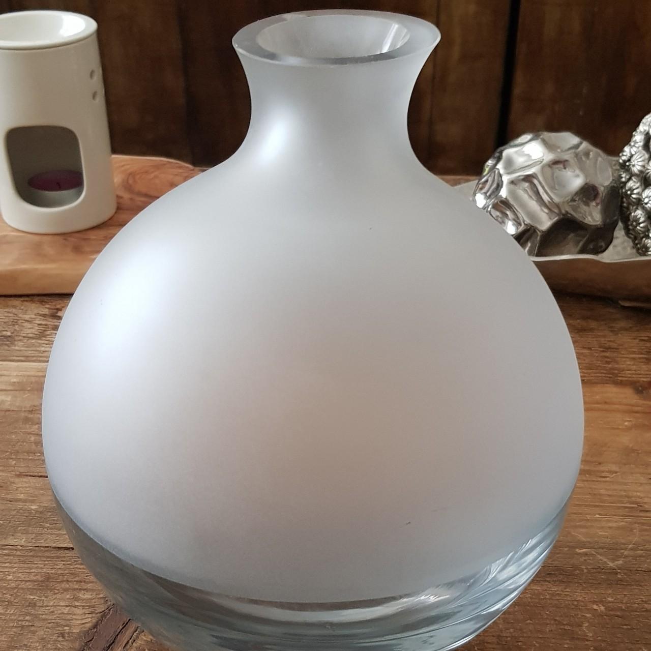 Kelly Hoppen glass vase Stunning half split effect... Depop