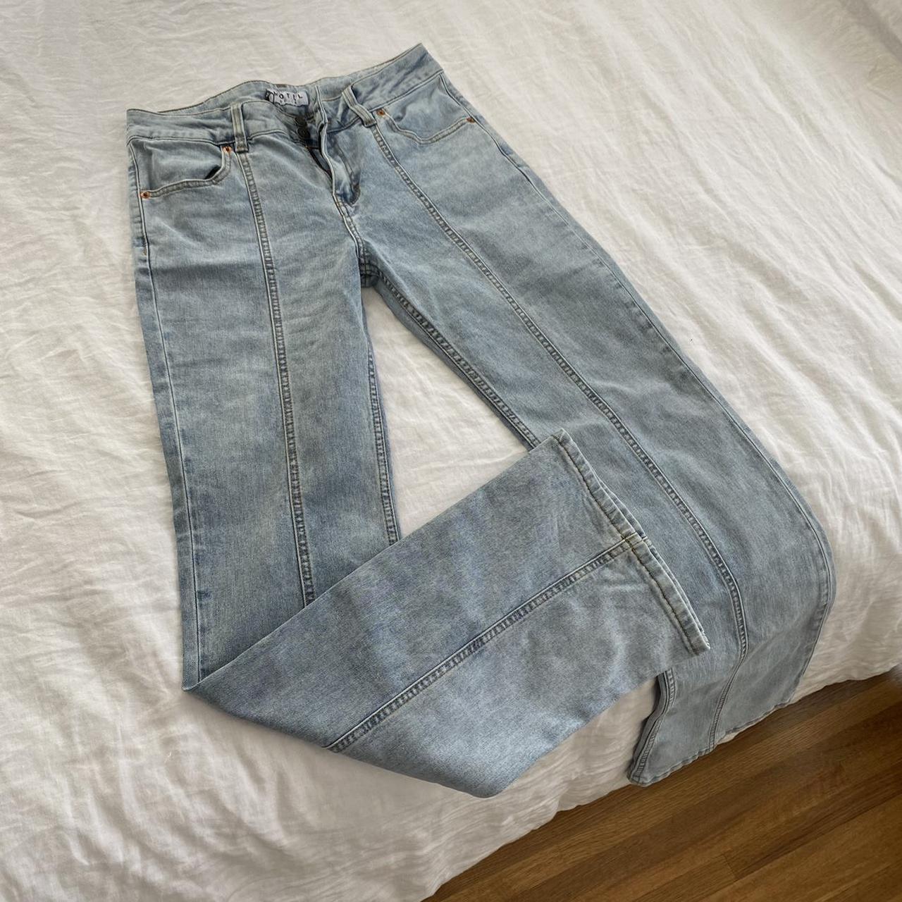Frayed Low Rise Jeans in Light Wash Sandy Tint