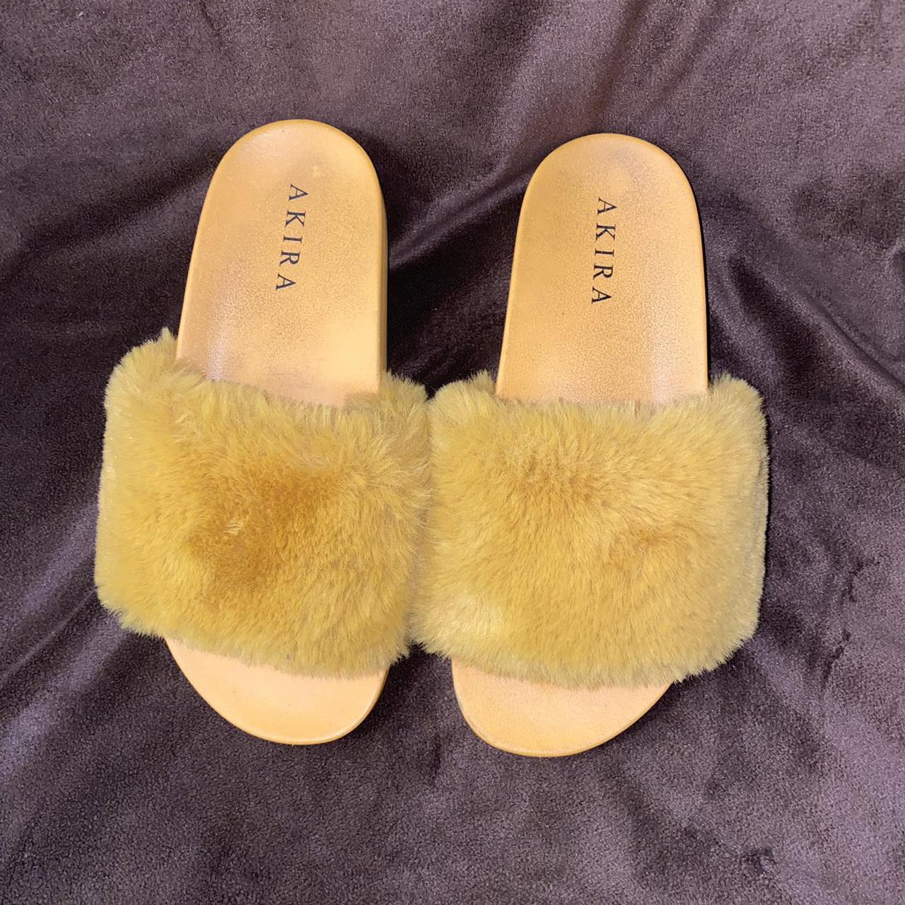 Akira discount fur slides