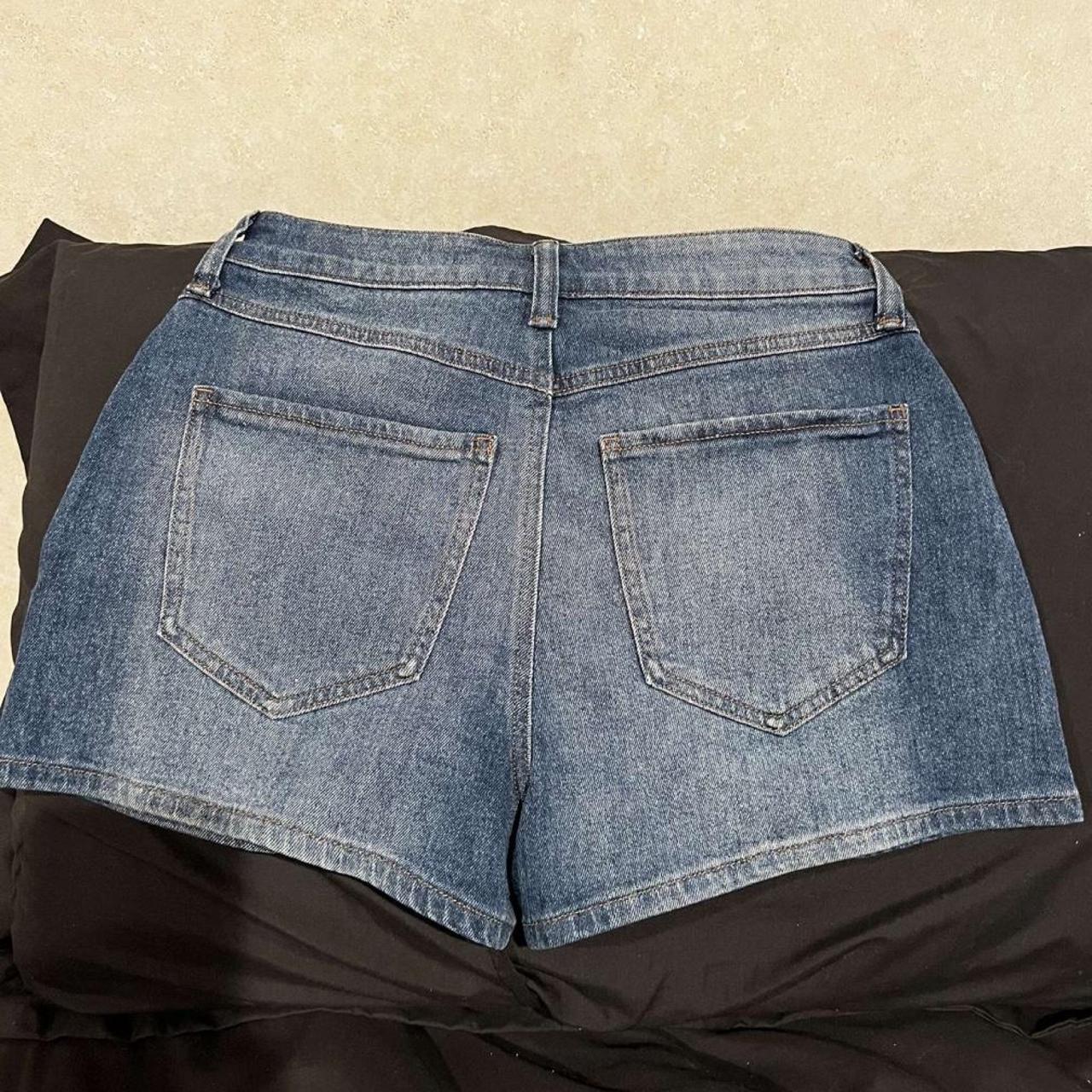 Sol Living Women's Shorts Depop