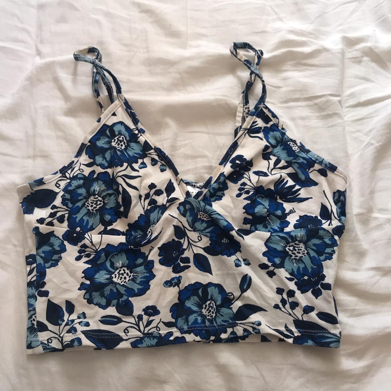 H&M Women's White and Navy Crop-top | Depop