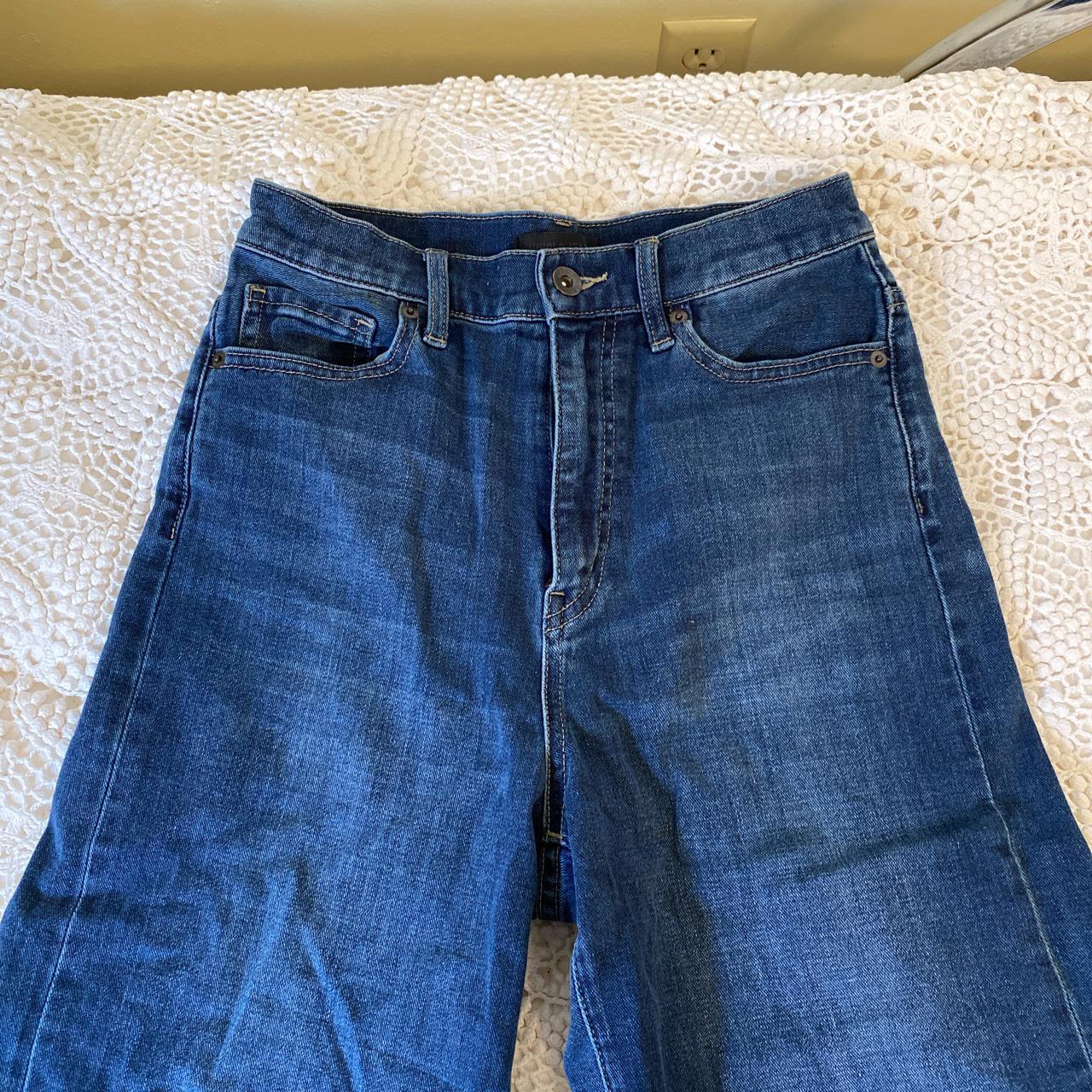 Cropped wide-leg blue jeans from Uniqlo. Size 24”.... - Depop