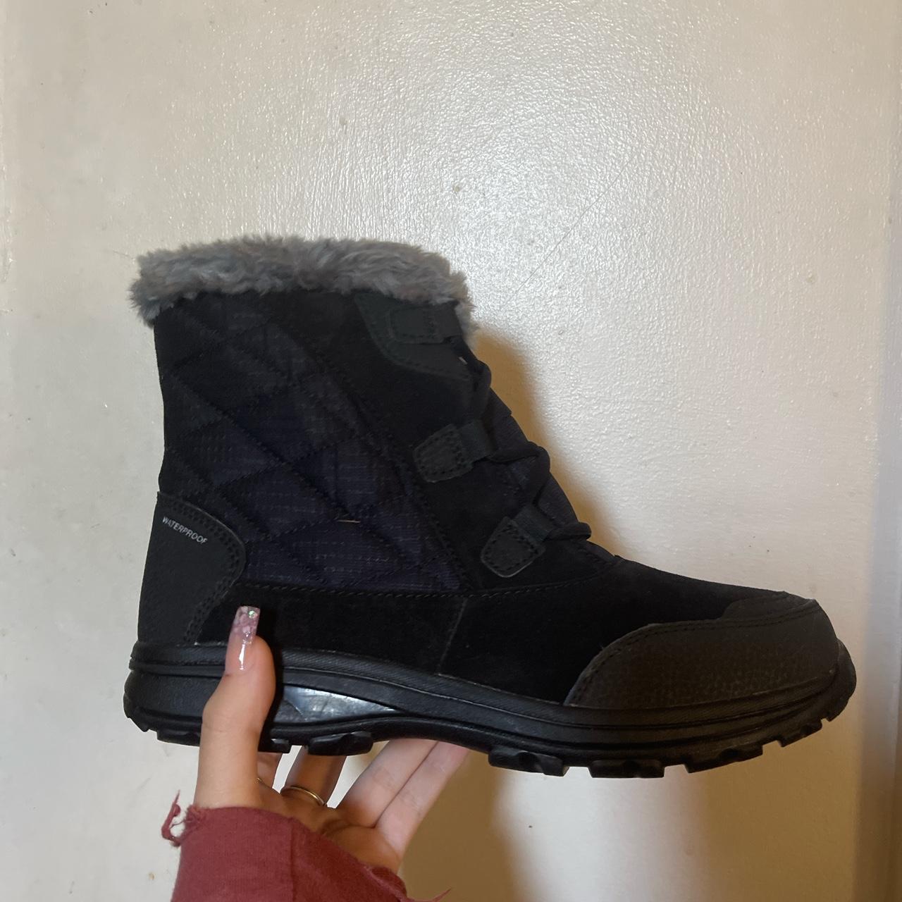 cute fluffy brand new columbia winter boots!! size... - Depop