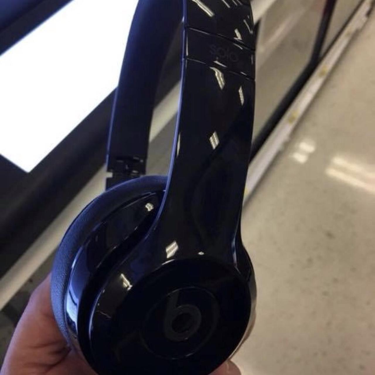 Gloss best sale black beats