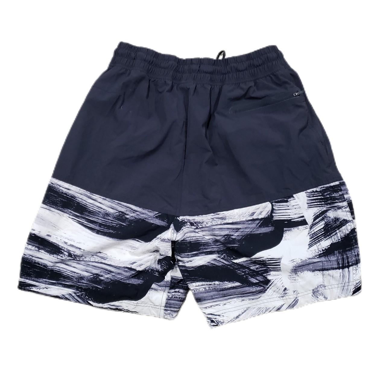 Product Image 3 - Men's Nike Shorts
Size: XL