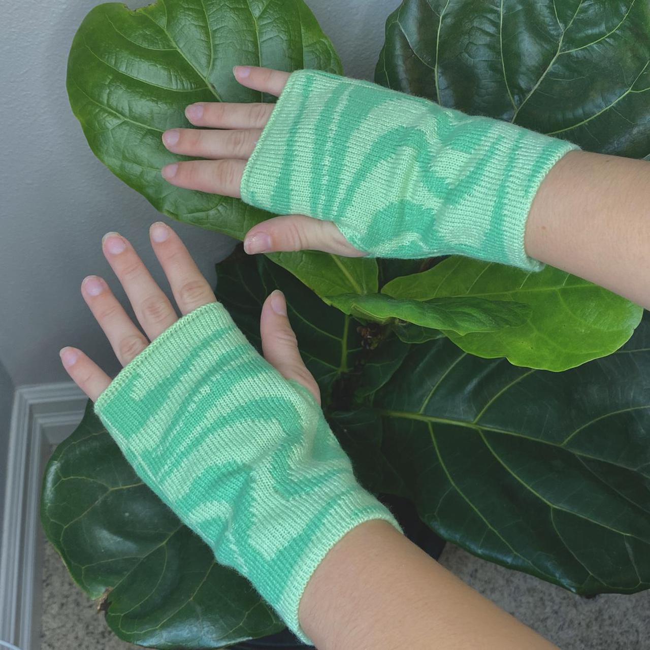 ASOS Women's Green Gloves Depop