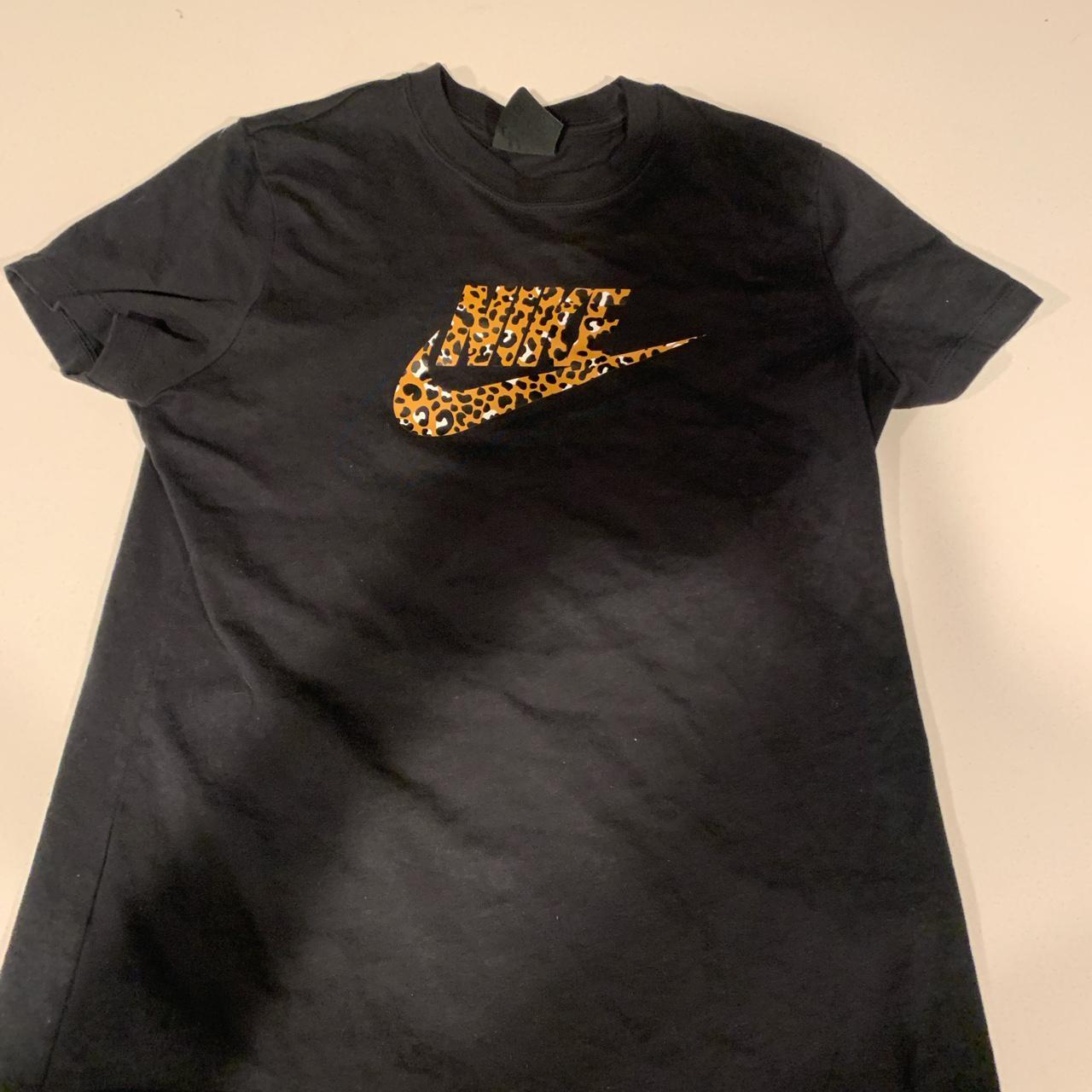 Black nike cheetah shirt. Size medium. Now flaws and