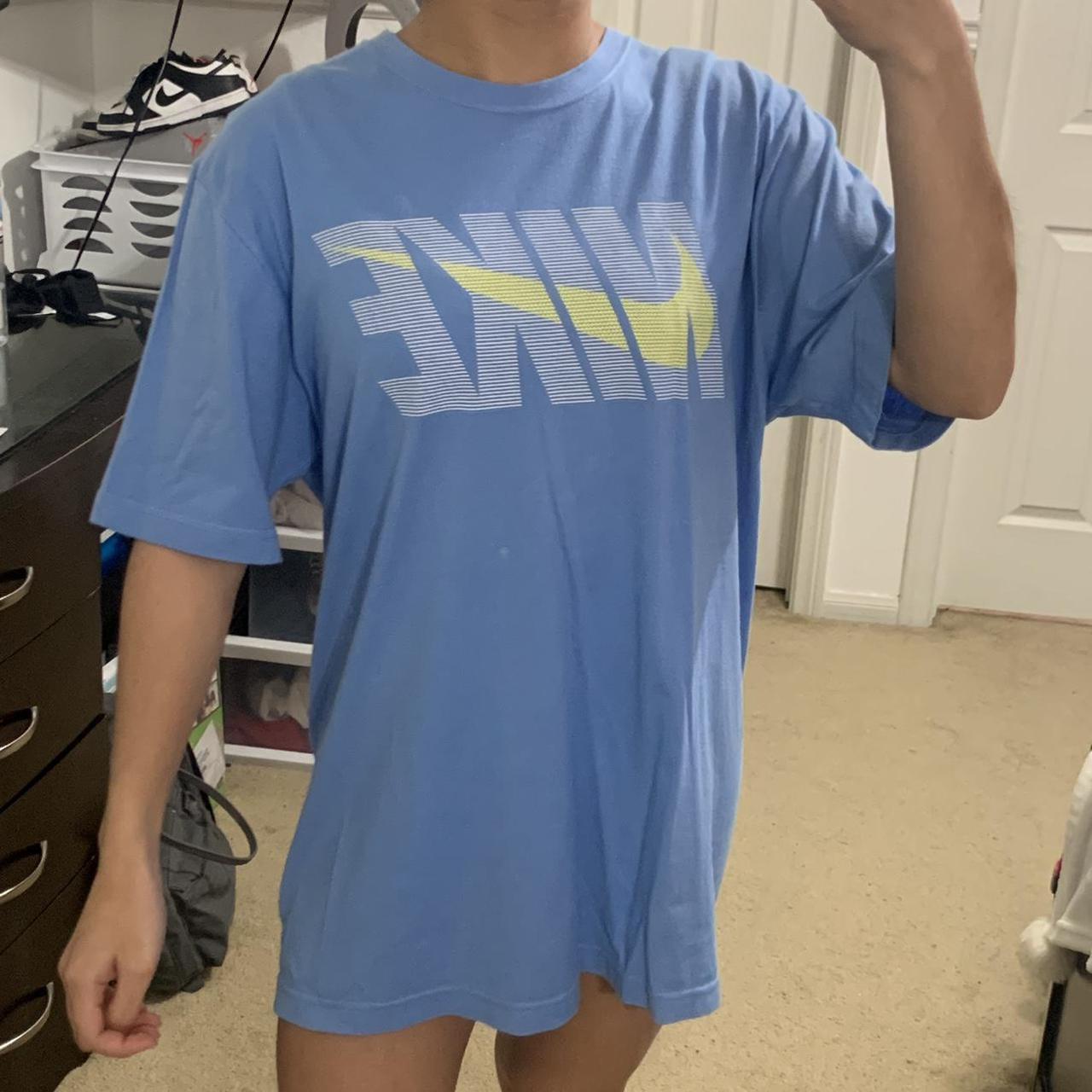 Nike vintage regular fit t shirt (Don’t have right